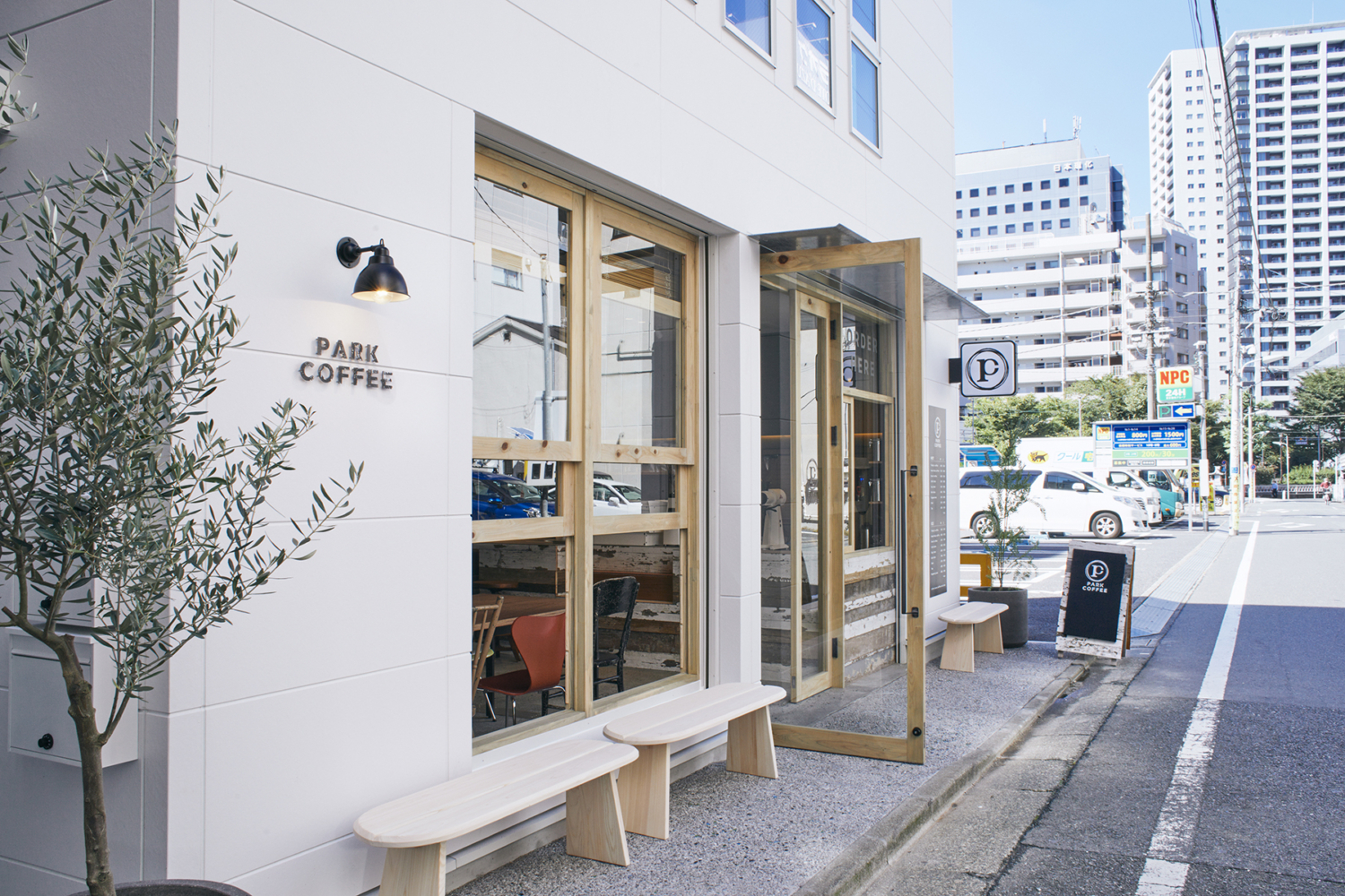 廃棄される鉄道車両の部品を使用したPARK COFFEE